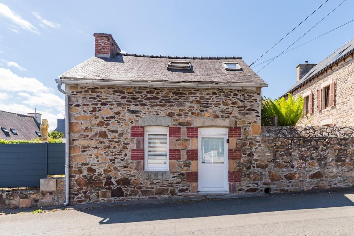 Jolie Maison En Pierre Vue Sur Mer A Ploubazlanec Exterior photo